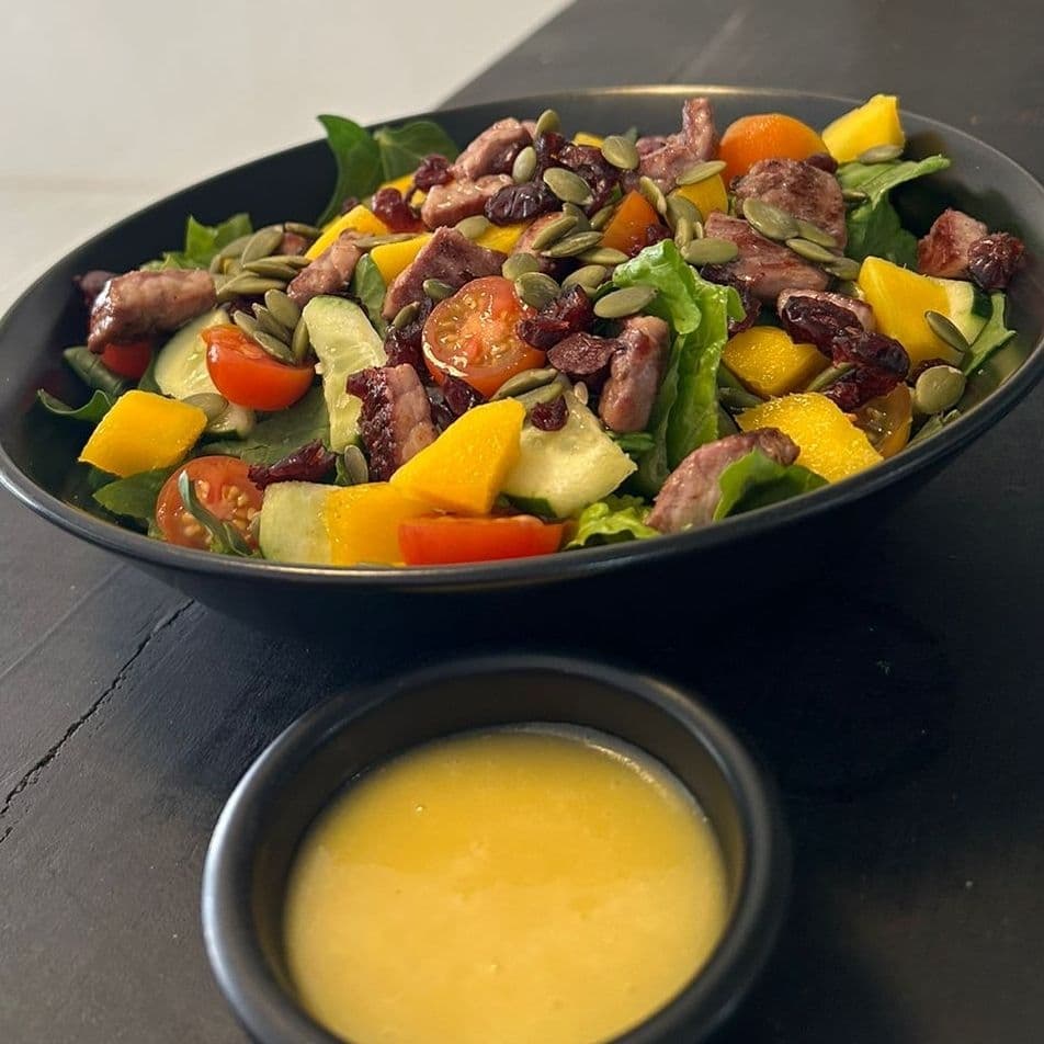 Ensalada Tropical con Arrachera