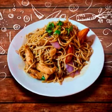Tallarín Saltado de Pollo