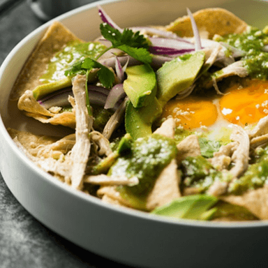 Chilaquiles con Pollo y Huevo