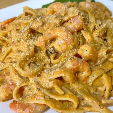 Fetuccini de Camarón con Salsa Chipotle