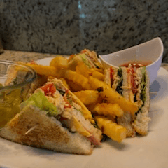 Club Sándwich Pan Blanco.