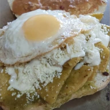 Chilaquiles 1 Huevo + Agua Gratis