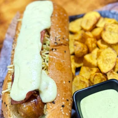 Combo Choriperro Queso + Papas + Bebida Personal
