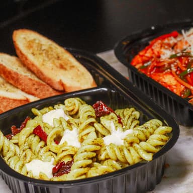 Pasta Pesto + Bebida