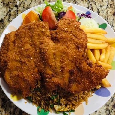 Plato del día con filet de pollo empanizado