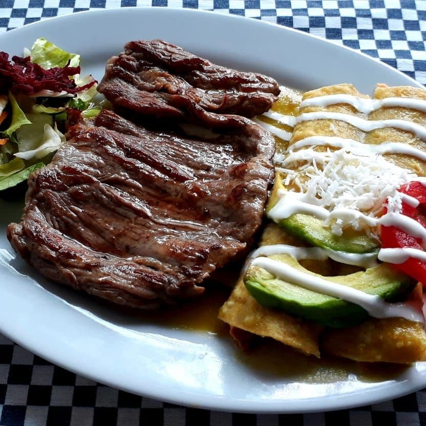 Arrachera Marinada con Enchiladas