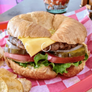 Combo CROISSANT Burger + Papas fritas
