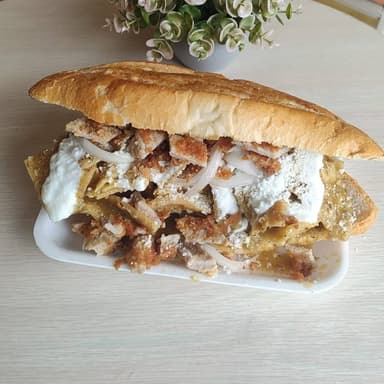 Torta de Chilaquiles Verdes