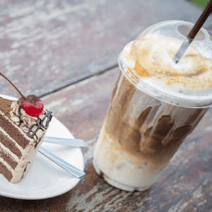 Frappé + Rebanada de Pastel