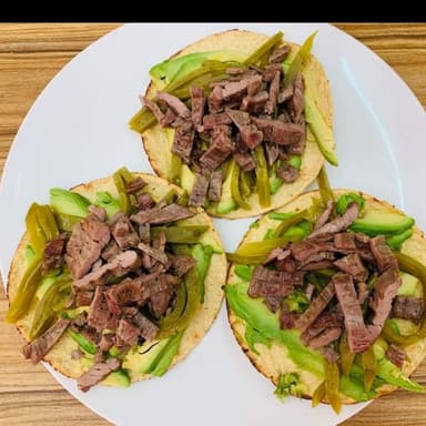 Tostadas de Arrachera con Nopal y Aguacate