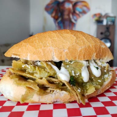 TORTA DE CHILAQUILES CON POLLO(TORTA CHILANGA)