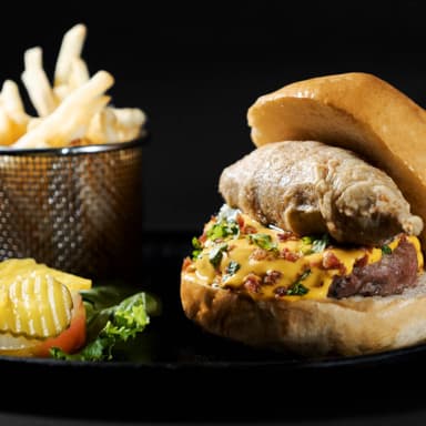 Filapeño Burguer con Papas a la Francesa