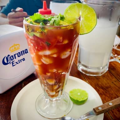 Combo Coctel Mediano + Coca Cola
