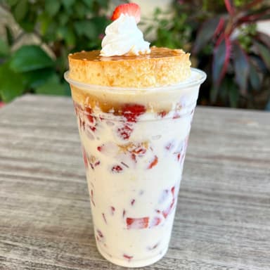 FRESAS CON CREMA X FLAN NAPOLITANO 16oz