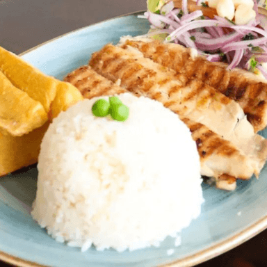 Filete de Pescado con Arroz y Yuca