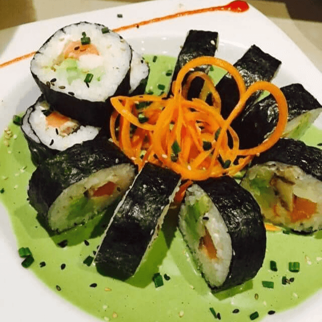 Cilantro Salmón Maki Roll