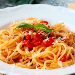 Bowl de Spaghetti a la Q Pasta y 3 Panes Ajo