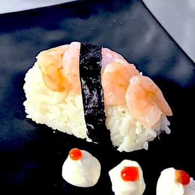 Sushi Camarón y Philadelphia