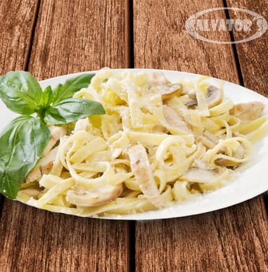 Pasta Alfredo con Pollo