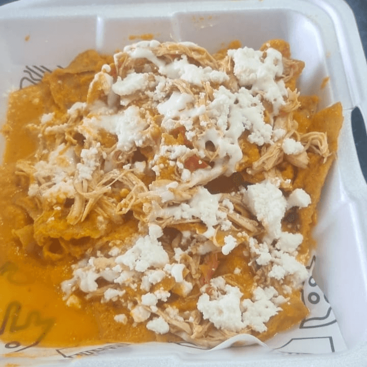 Chilaquiles Rojos con Pollo