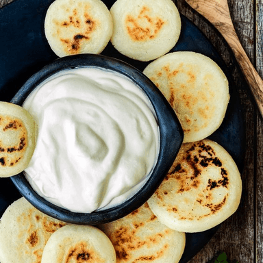 AREPAS CON NATA