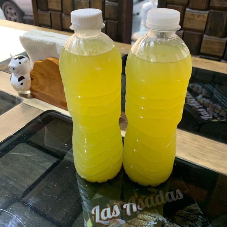 Agua Natural de Limón con Hierbabuena