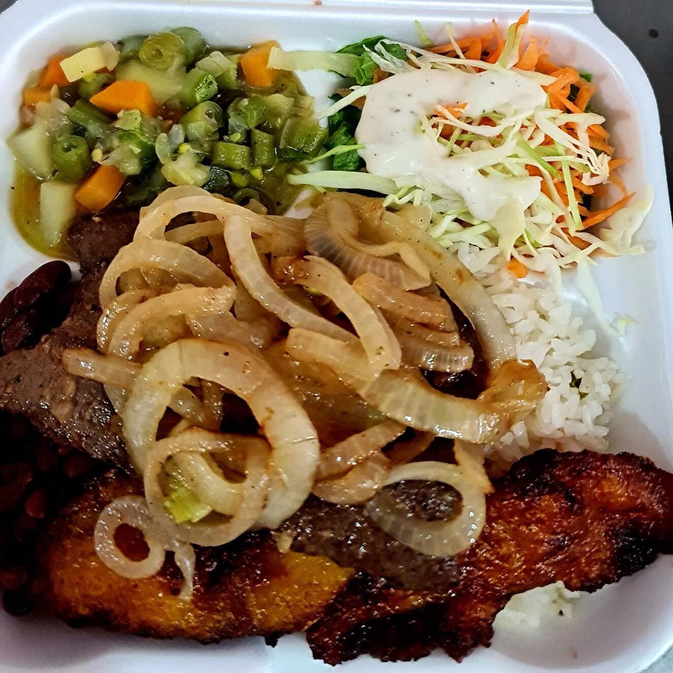 Casado de Carne Mechada