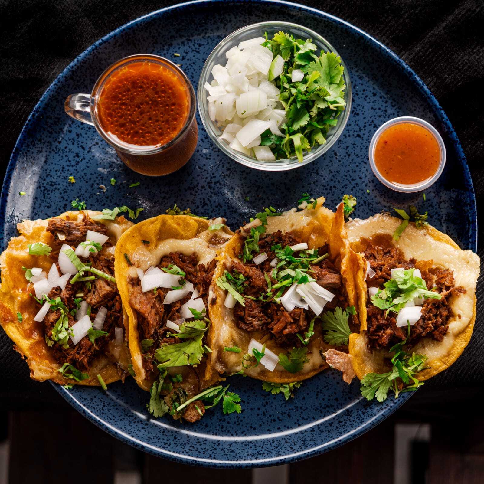 Tacos de Queso y Birria