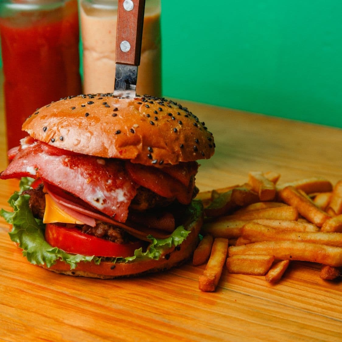 Burger Sr Tocino + 120 Gr de Papas