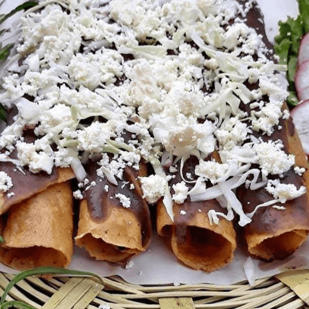 Taco Dorado de Tinga