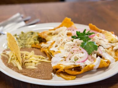 Chilaquiles con Guiso