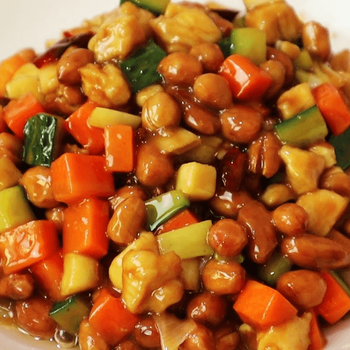 宫保鸡丁 Pollo kung pao