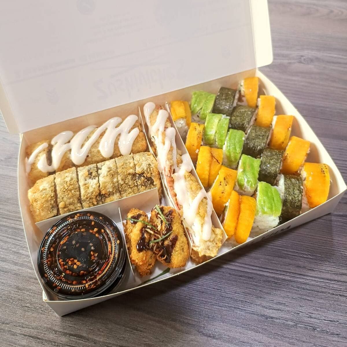 Combo TITANIC 32 BOCADOS + ENTRADITAS + POSTRE