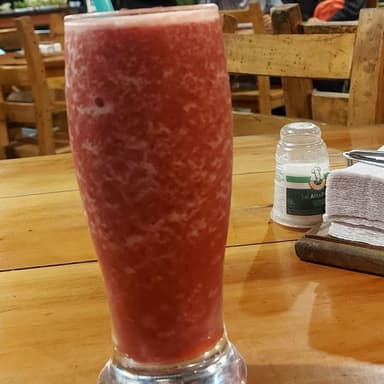 Jugos naturales en agua.
