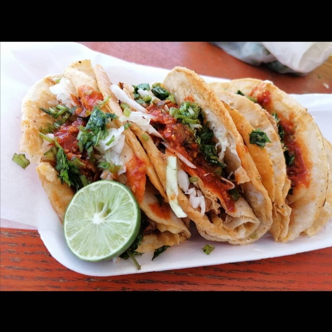Tacos de Birria Doble Tortilla y Vaso de consomé