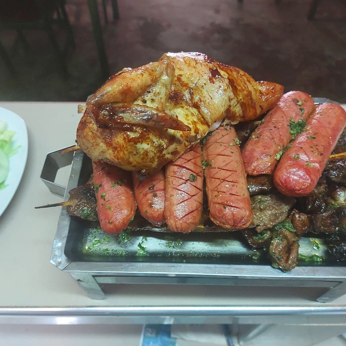 Parrilla Familiar con 3 Anticuchos de Res