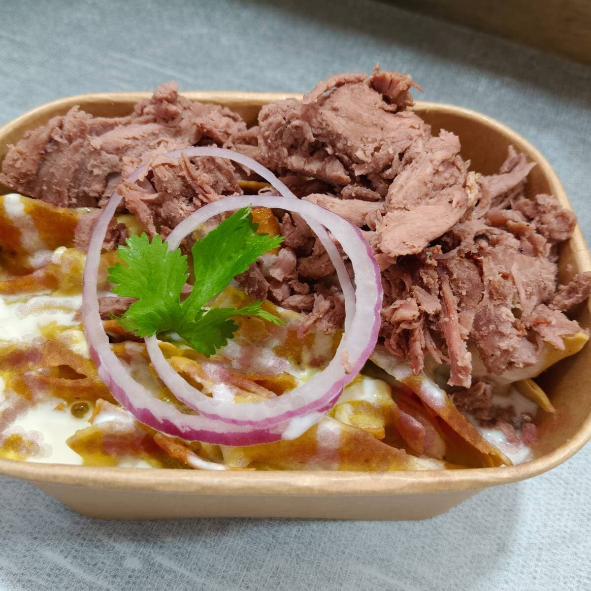CHILAQUILES BROMELIA CON ARRACHERA