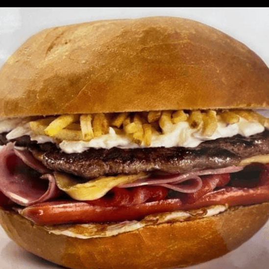 Hamburguesa Royal más Chicha