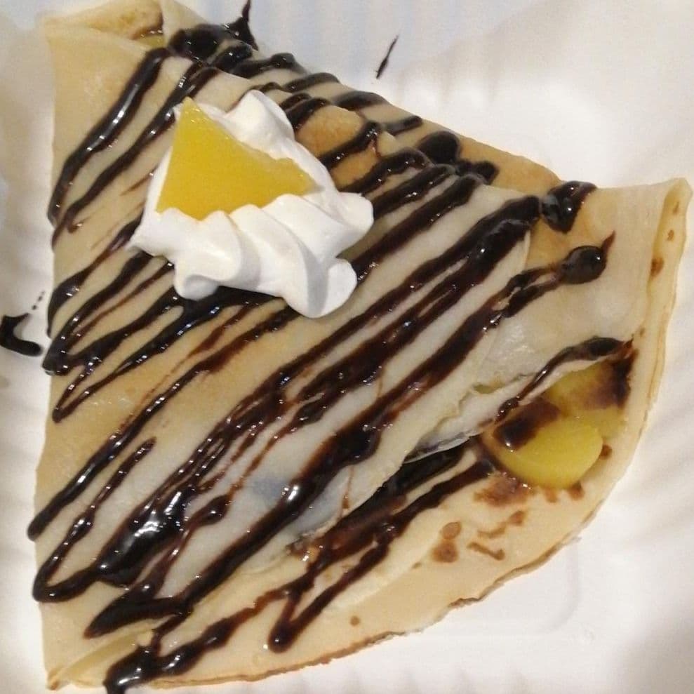 Crepa Nutella, Fresas, Melocoton,beso Chantilly.