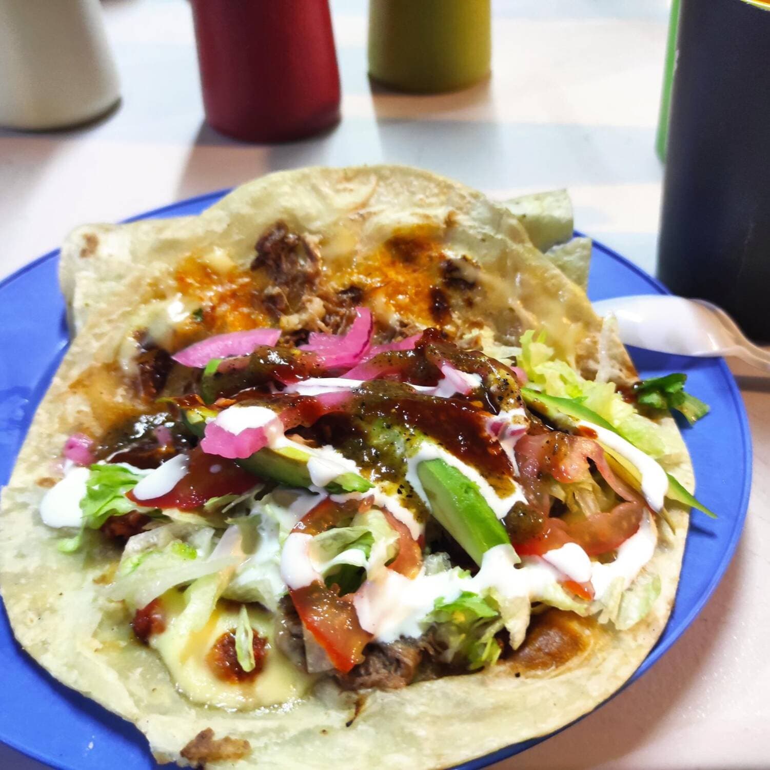 Super Combo Quesadilla + Consome, Salsa y Crema