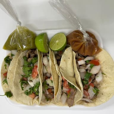 Tacos de Carne Asada con Queso