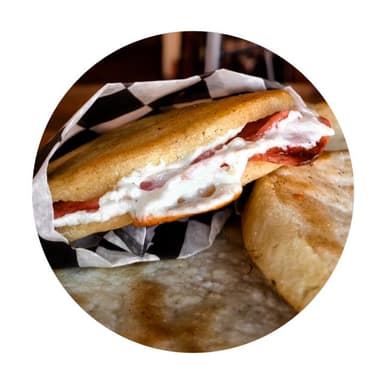 AREPA JAMON Y QUESO