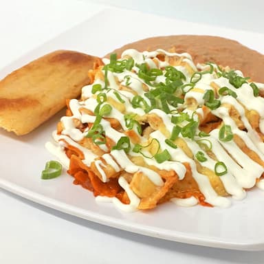 Chilaquiles con Pollo + Tamal