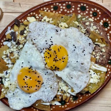 Chilaquiles con Huevo