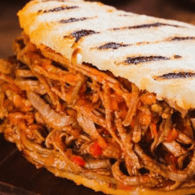 Arepa de Carne Mechada