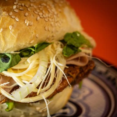 Cemita de Pollo Enchilado