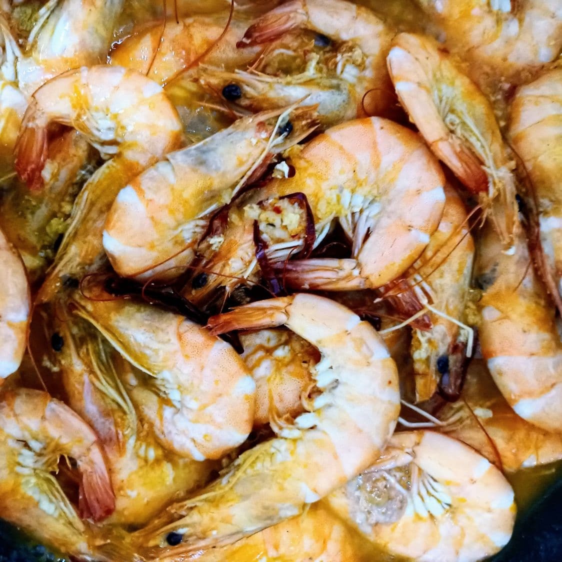 Camarones  al ajillo