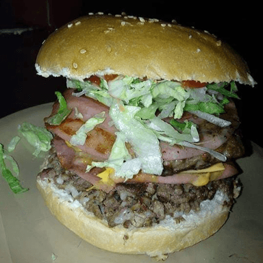 Hamburguesa Mixta de Res y Carne Asada