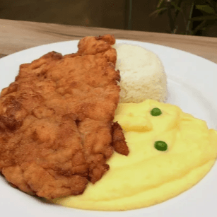 Puré de Papa con Milanesa de Pollo
