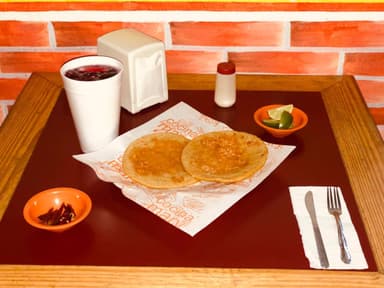 COMBO Gorditas Rellenas de Queso + Agua.